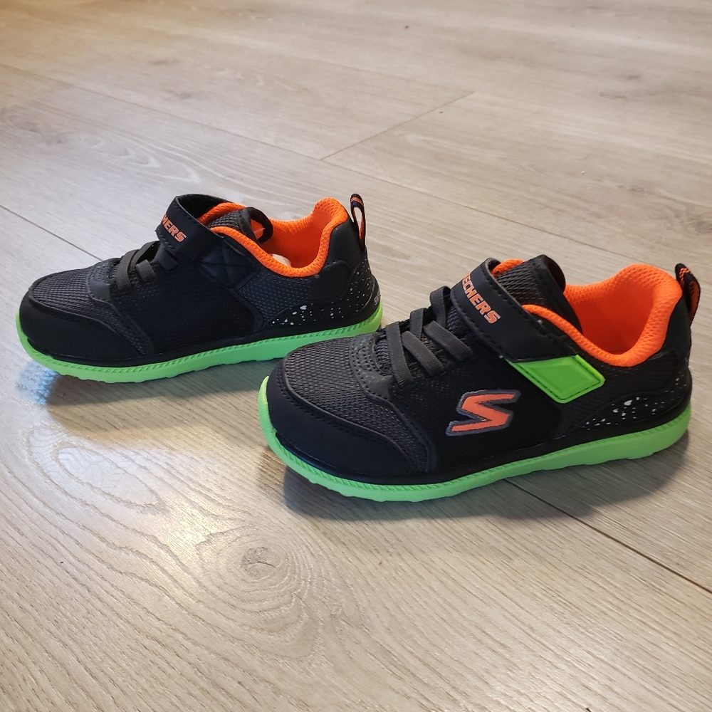 NWOT boys sketchers